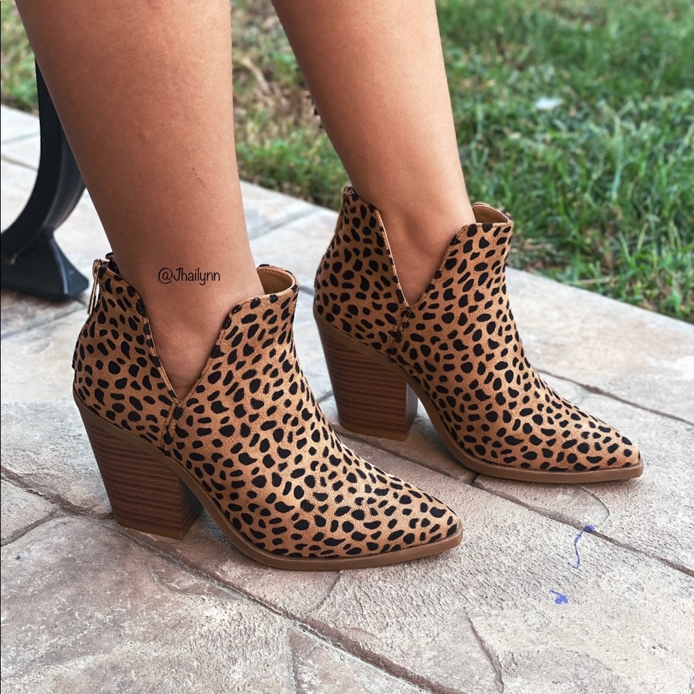 CHEETAH PRINT SIDE CUT BOOTIE - Picture 7 of 9